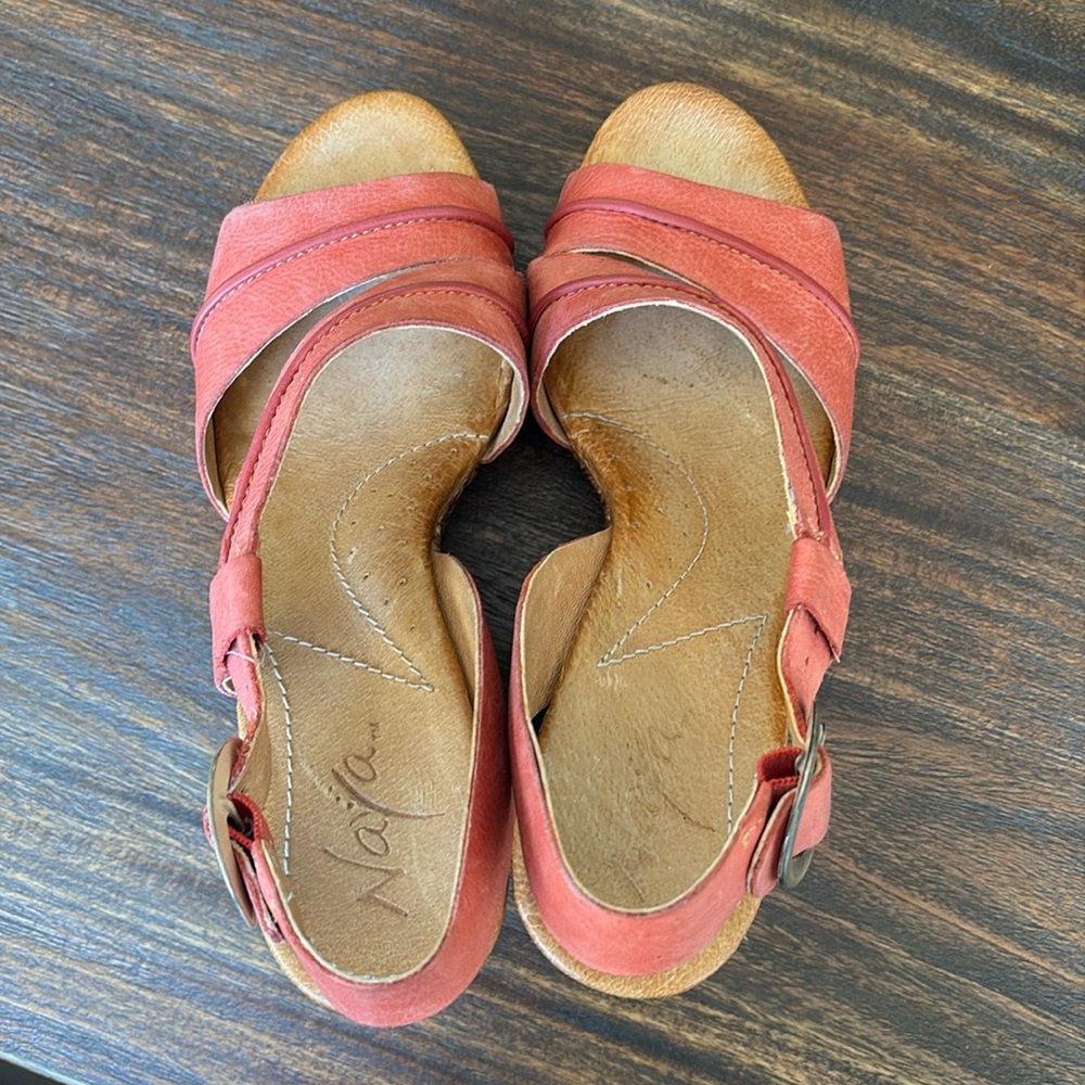 Naya Estra Red Genuine Leather Wedge Sandals Size 8 - Picture 3 of 12